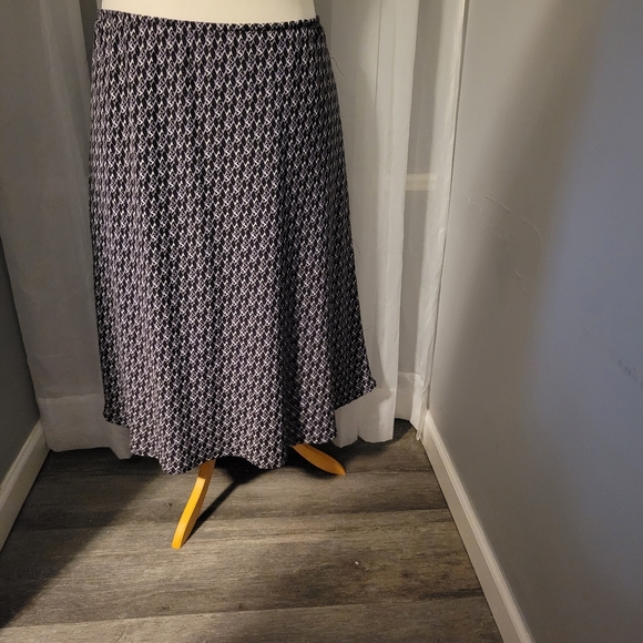 Black and Purple Print Elastic Waist Skirt - Picture 2 of 6
